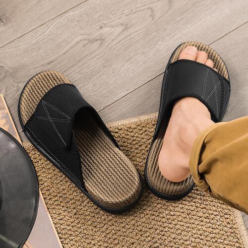 2025 New Summer Men's Slides with Outer-Wear Soft Sole, Fashionable Toe-Cover Sandals for Casual Outdoor Use