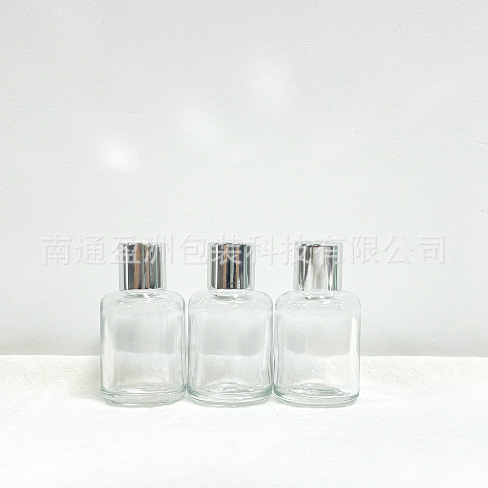 15ML螺口圆柱香薰瓶小容量分装瓶便携式扩香瓶除臭空瓶现货批发