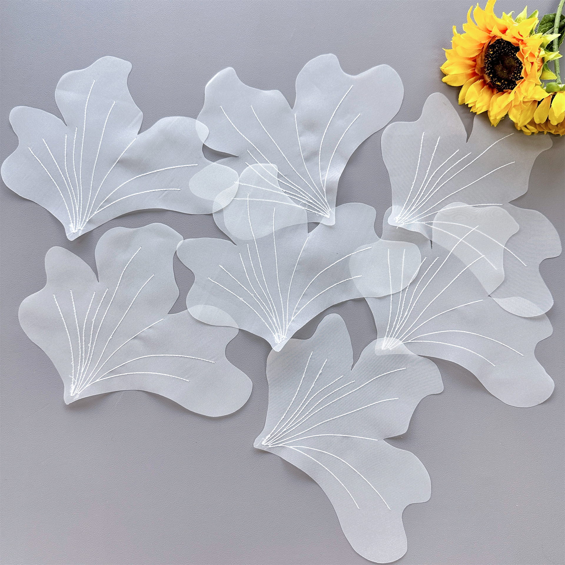 Nuevo aplique de pétalos de organza DIY para corsage de vestido de mujer, parche de tela, accesorios de ropa para comercio exterior, venta al por mayor en stock image 3