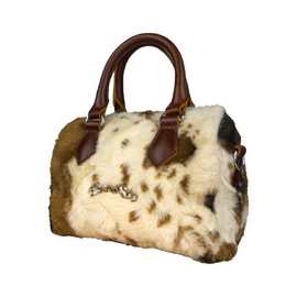 2025秋冬新款复古棕色毛绒绒撞色奶牛包小众设计手提斜跨波士顿包