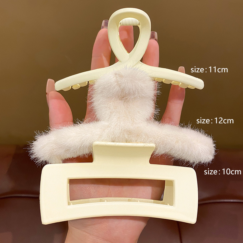 Corea del Sur nuevo Dongdaemun conejo de piel grande clip de pelo de felpa clip de pelo de la espalda de la cabeza horquilla de tiburón clip de horquilla femenina