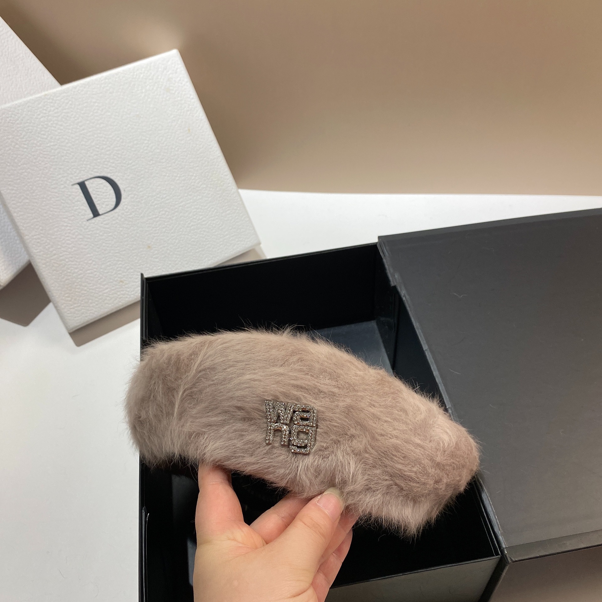 Rabbit hair beret women's Korean version autumn and winter plush diamond inlaid king octagonal fashion socialite style_voghion.com