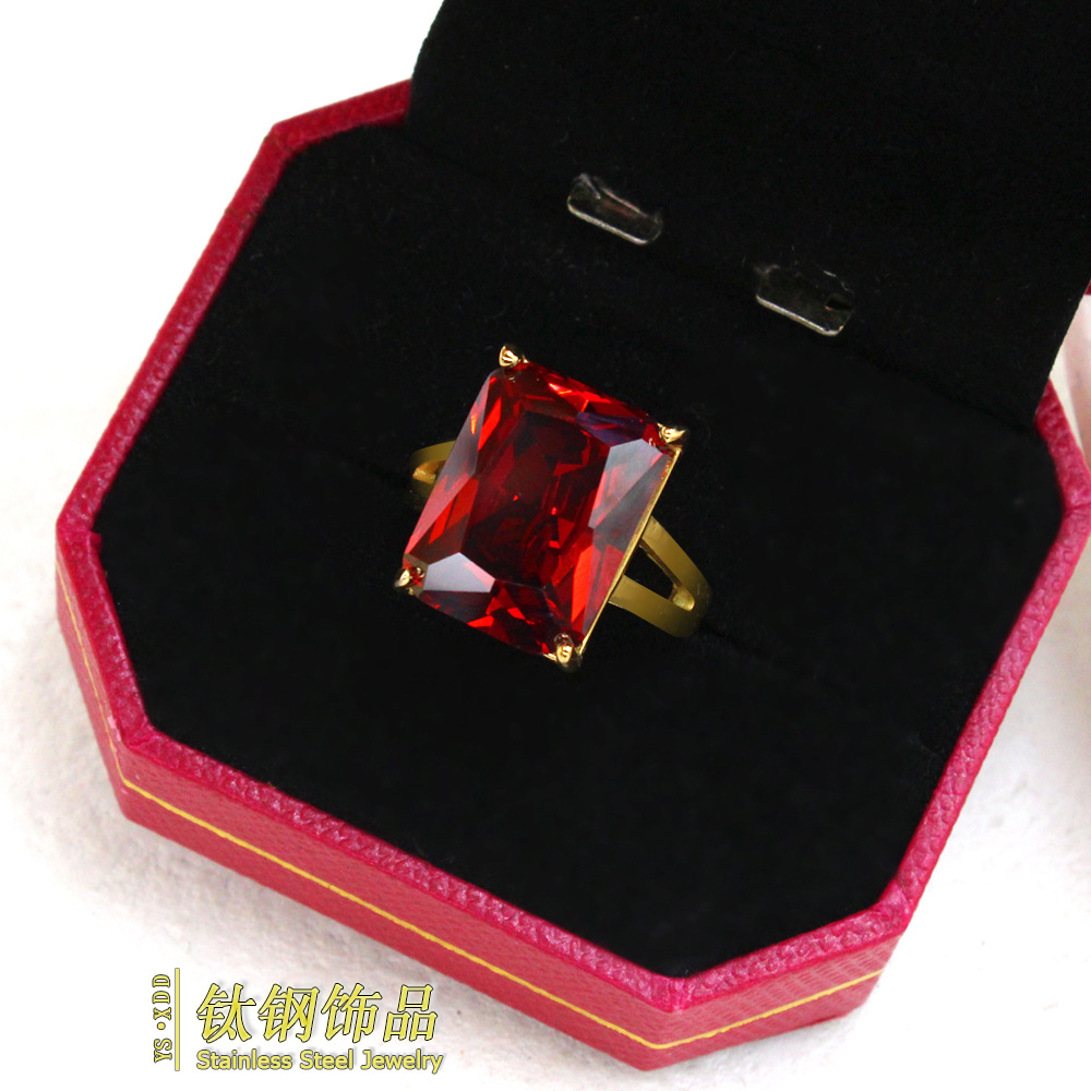 Square ring with stone with zircon