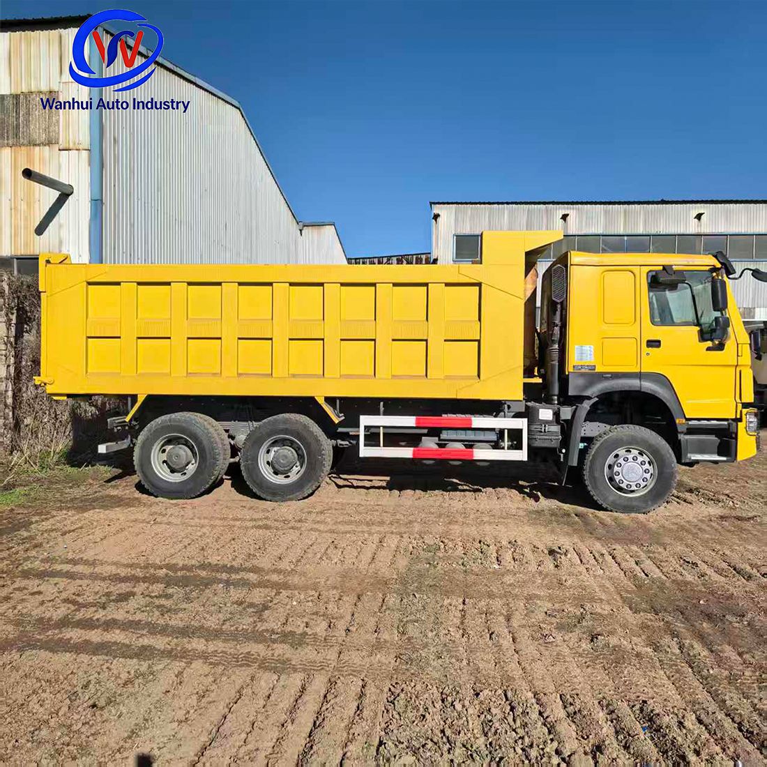 Cross-Border Supply of Refurbished Eight-Wheel Dump Trucks, Sinotruk Howo Engineering Dump Trucks, 6X4 Sand and Gravel Transport Trucks