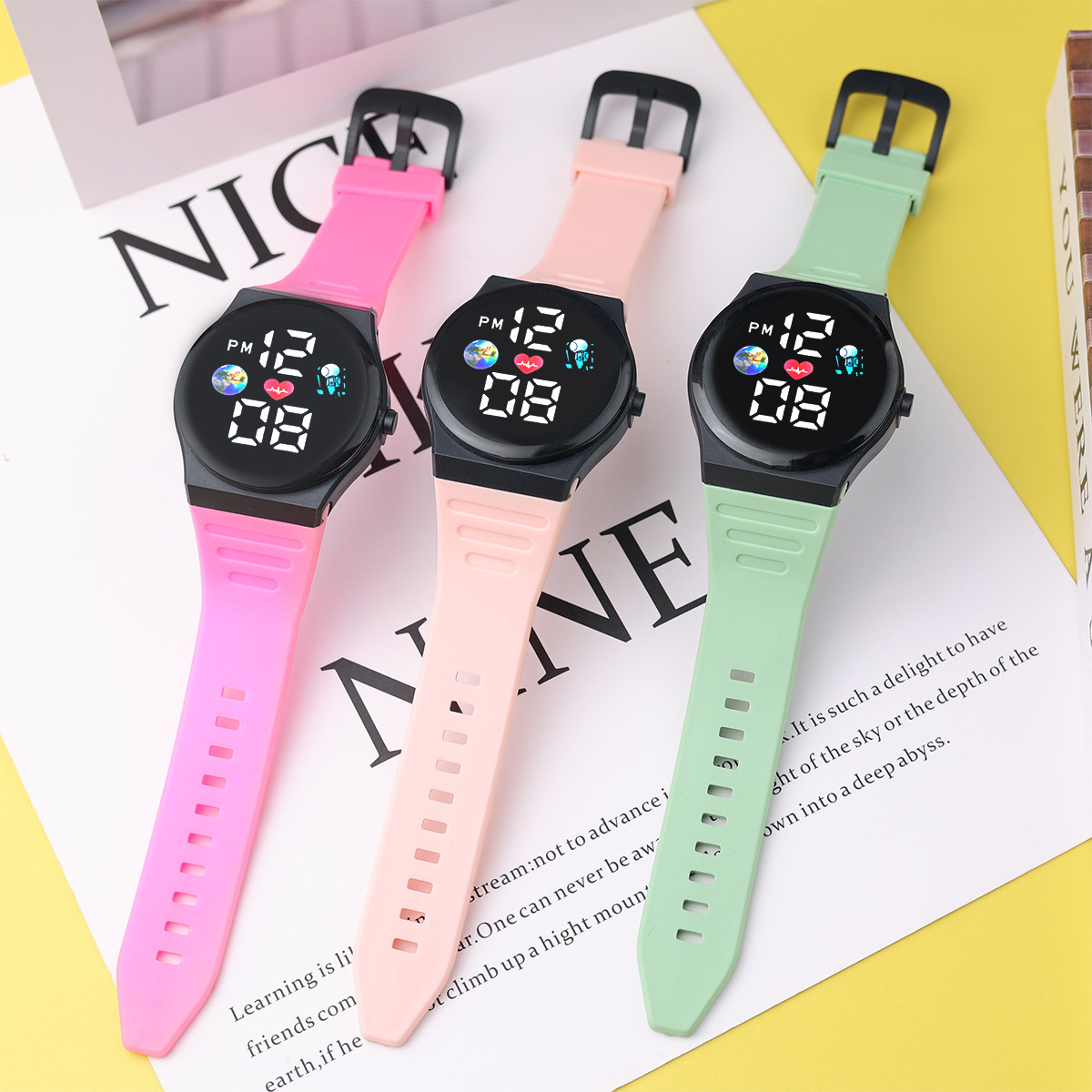 网红同款LED科技感太空人电子表男女青年圆形数字屏显运动手表