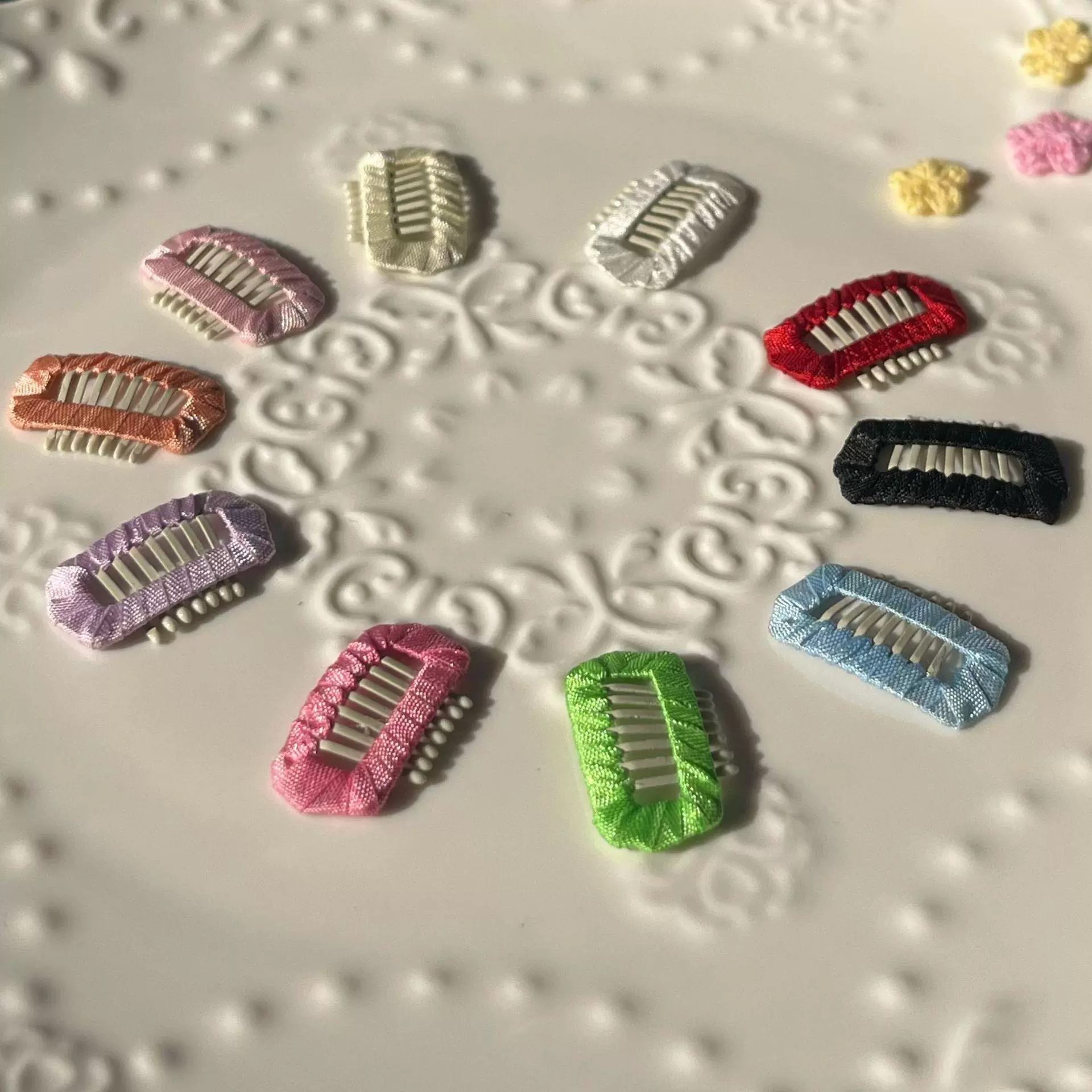 Импортная заколка для волос ручной работы из искусственного шелка BB-зажим для расчески из нержавеющей стали Зажим для носа маленькой собаки Мальтийский бишон.