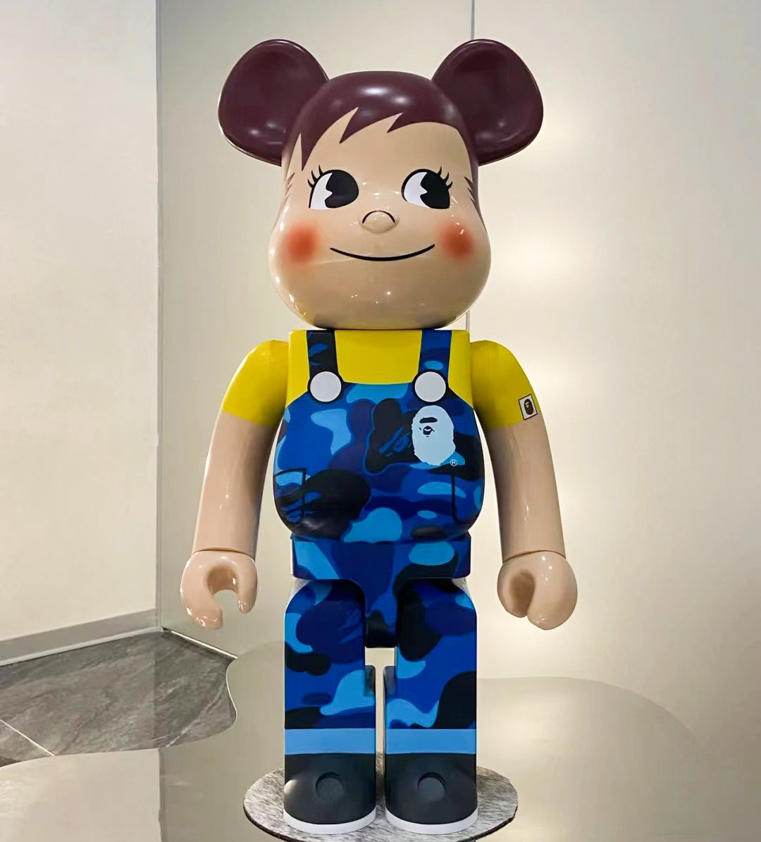 蓝吊带牛奶妹