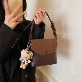 磨砂小包包女秋冬流行新款水桶包斜挎包美拉德高级感小方包百搭