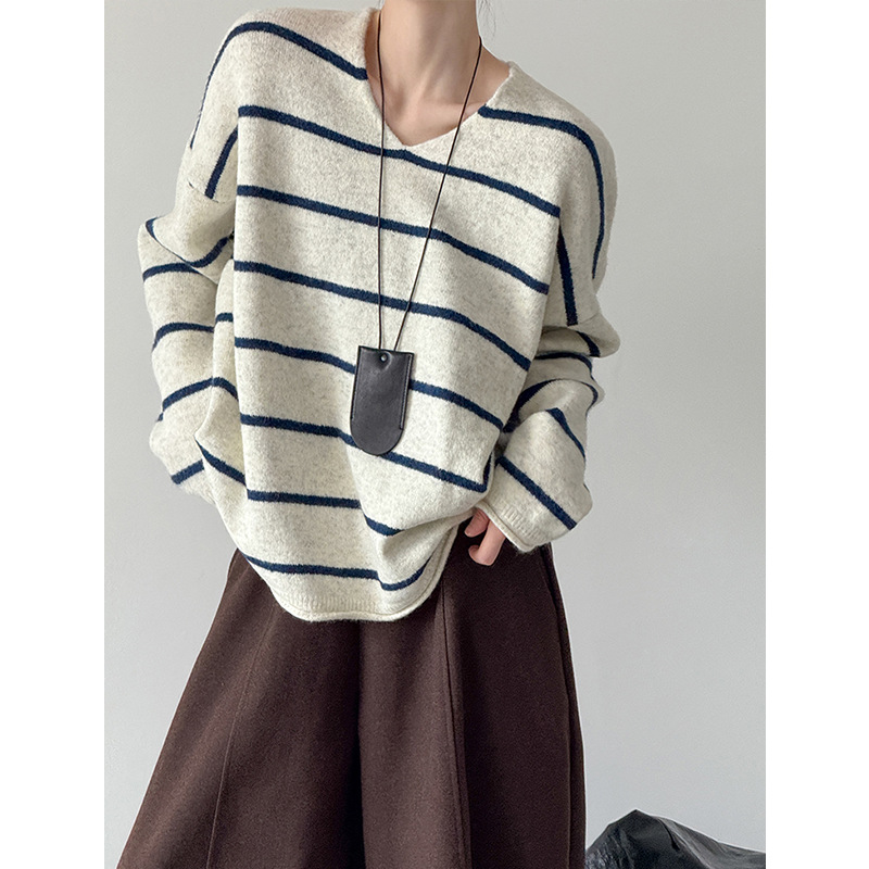 橘芷秋冬季新款针织衫女毛衣小V领条纹打底衫落肩袖宽松上衣9093