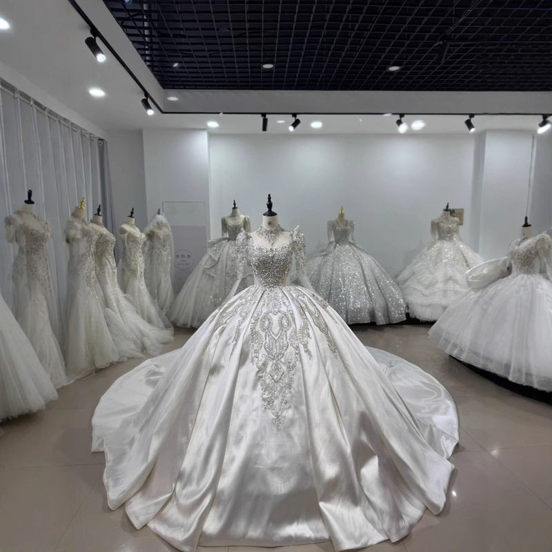 Long-sleeved satin main wedding dress bridal high-grade main yarn 2025 new heavy-duty trailing wedding dress