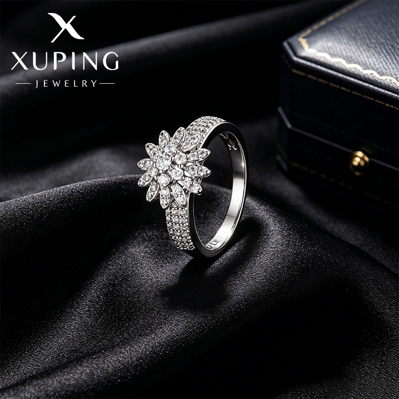Joyas Xuping gemas artificiales ligeras de lujo anillo de aleación de cobre chapado blanco europeo y americano anillo de flocos de nieve transfronterizos al por mayor