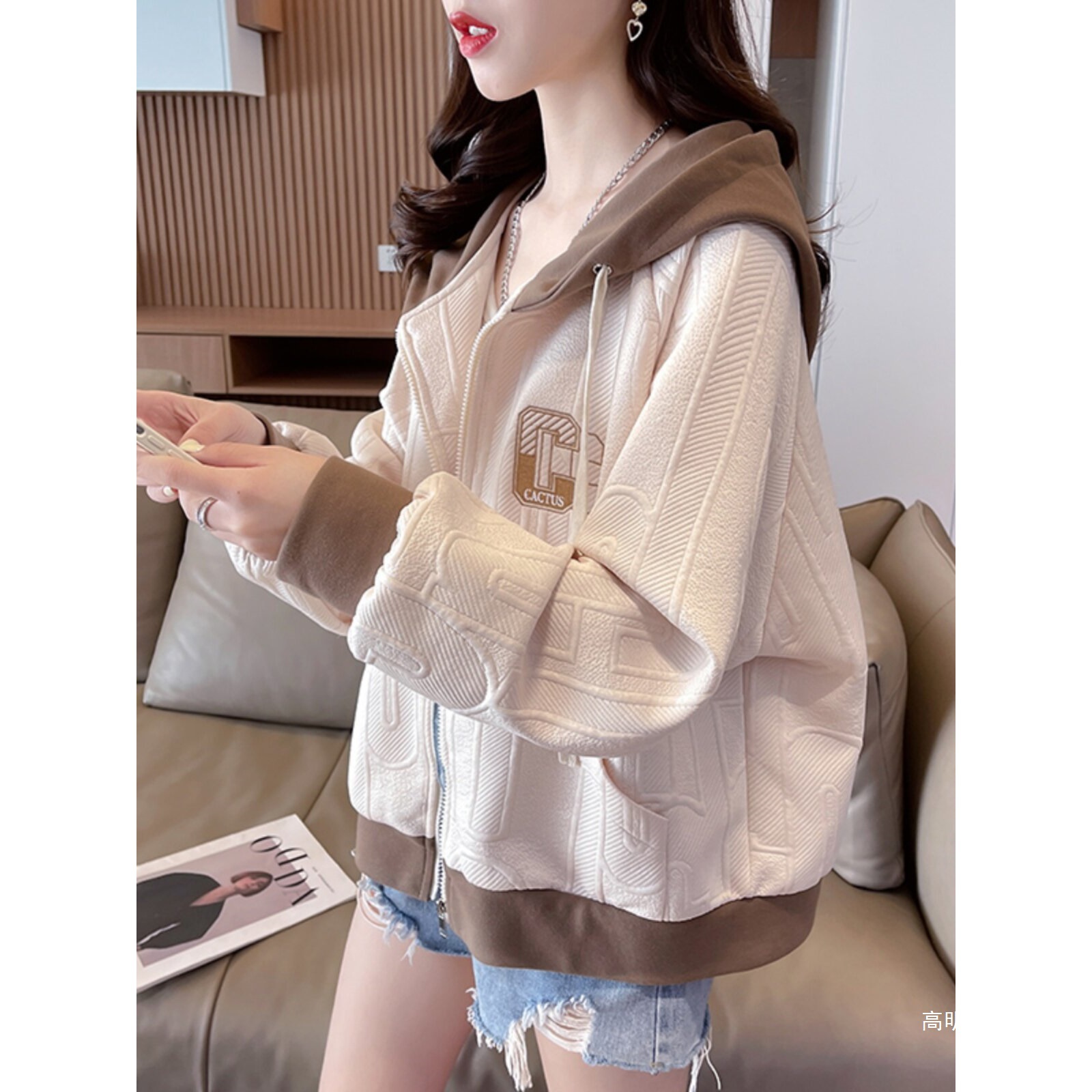 Color-blocked casual short jacket for women, thin style, spring and autumn, 2026 new style, hooded, loose, Korean style, petite, spring sweatshirt.