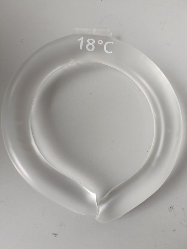 冷たい氷の輪の氷の首輪は首の氷の袋を掛けて首の氷の輪の冷たい首輪の夏の温度を下げる神器を掛けます。|undefined