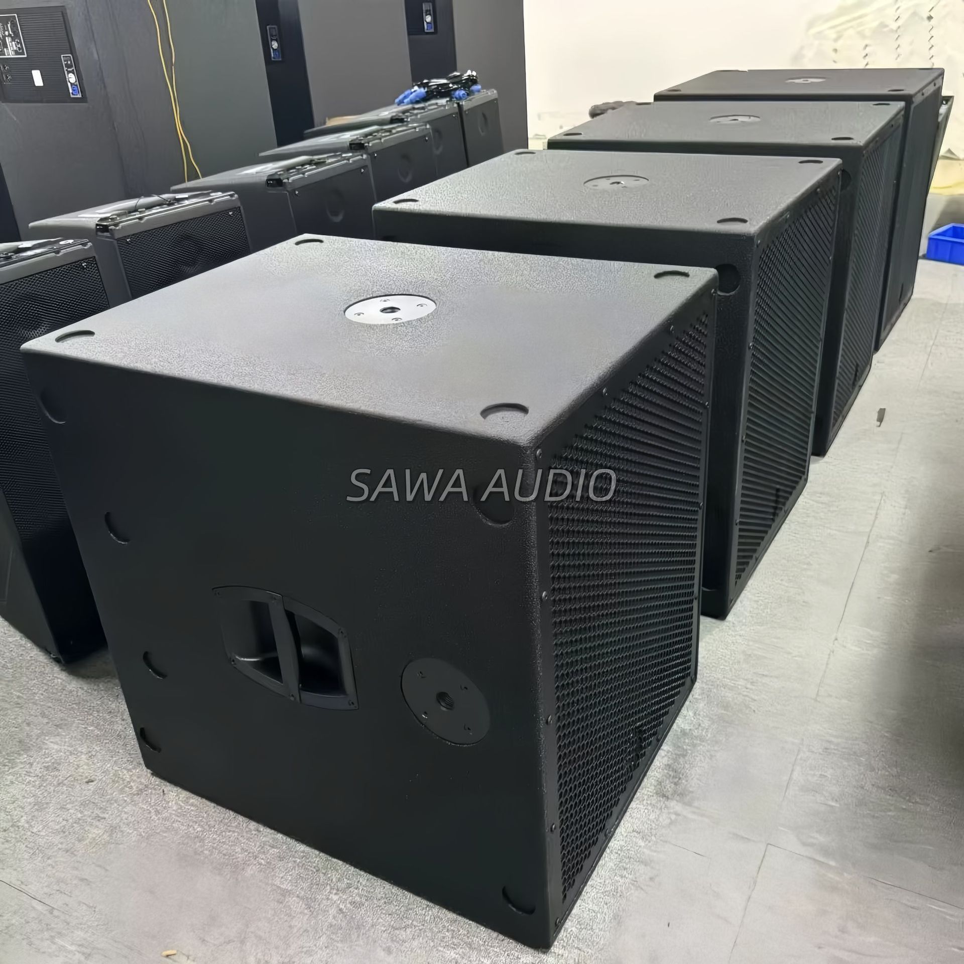 Subwoofer de 18 pulgadas para exteriores, rendimiento al aire libre, audio de escenario de matriz de línea profesional, sistema de altavoz de fuerte vibración