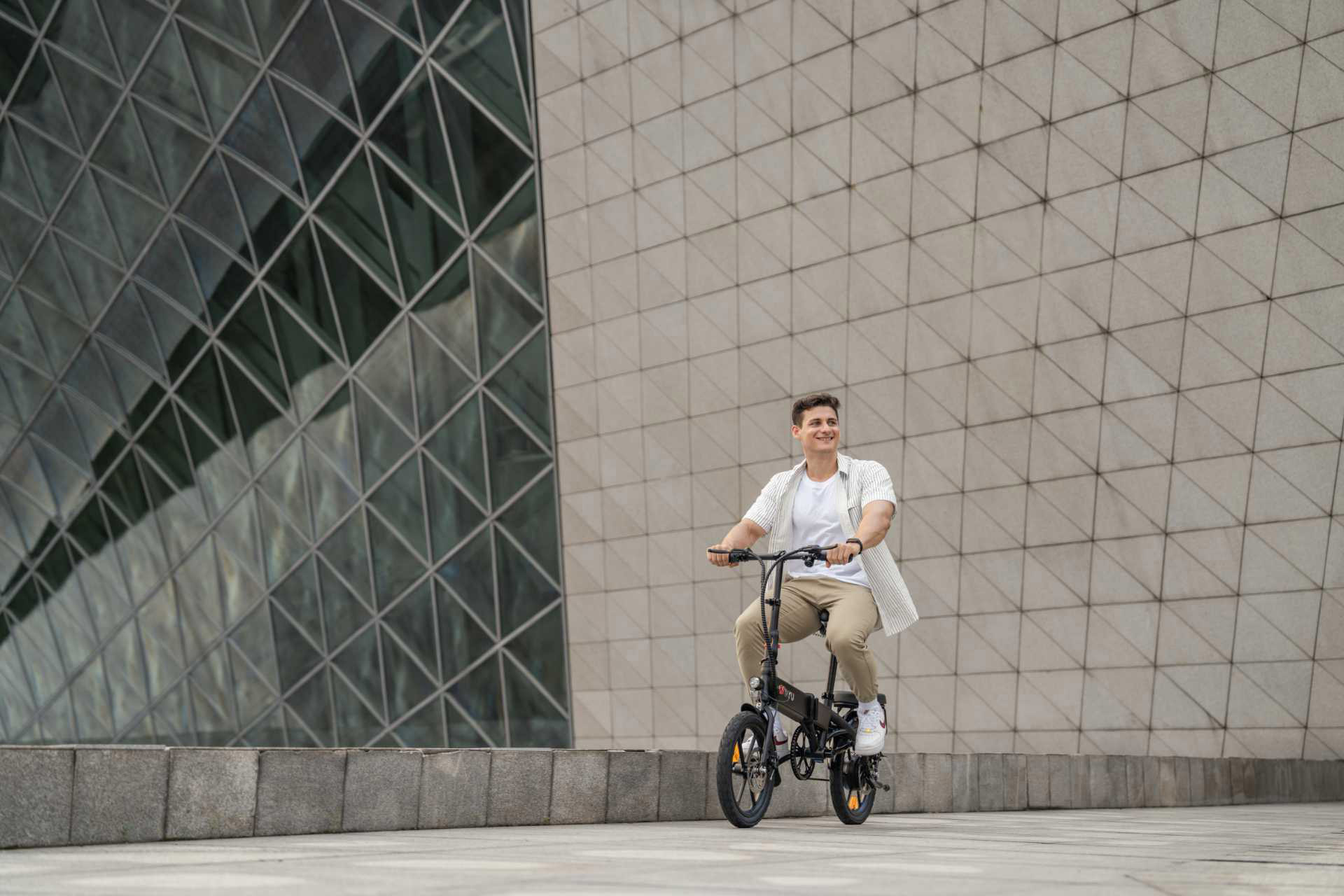 Cross-border wholesale from Dayu Factory: New lithium battery long-range folding electric assist bicycle for men and women