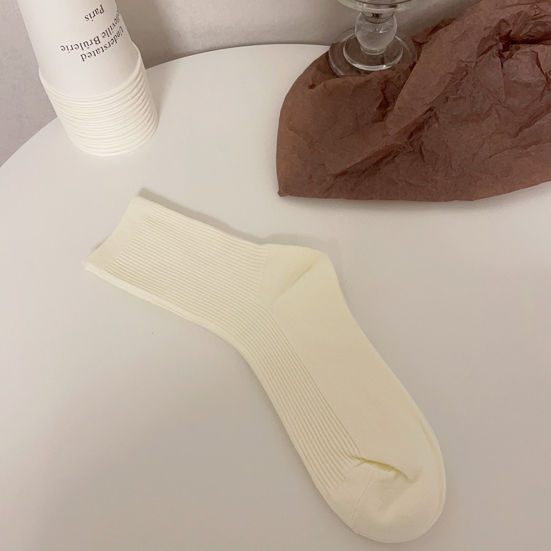 アイボリーホワイト