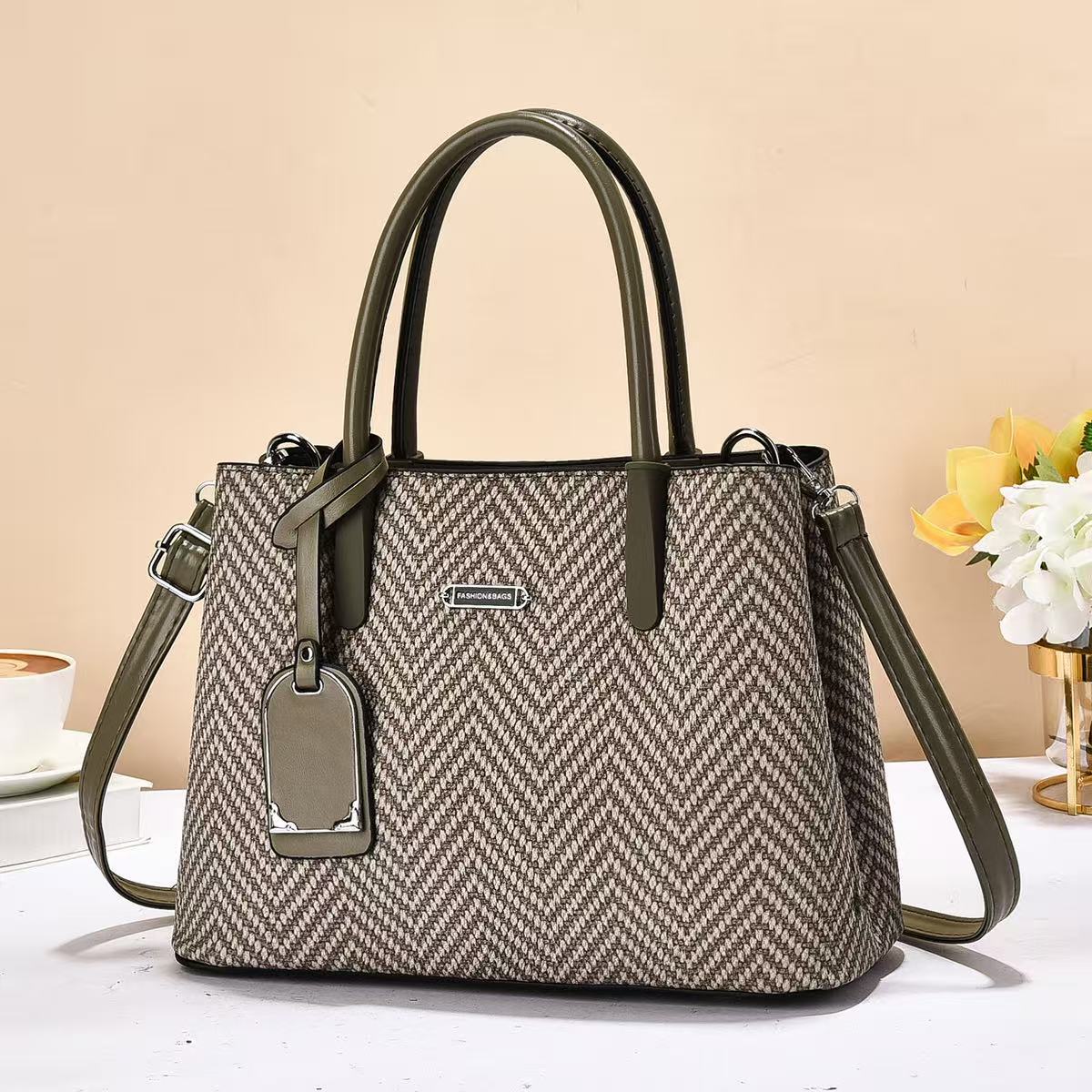 Bolso de mano de color sólido universal 2025, nuevo bolso de hombro de moda casual, mochila de transporte de gran capacidad Handbag