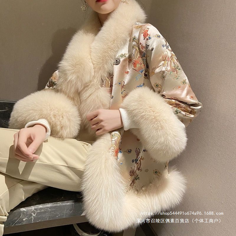 2026冬季富婆新款女中国风宫廷中长款钉珠斗篷新中式外套女毛毛