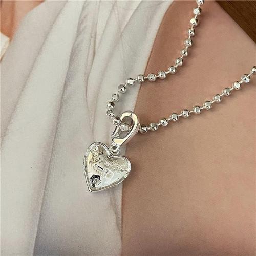 S925 sterling silver Korean version niche design white silver fashion pendant personality simple and fashionable heart-shaped letter side pendant