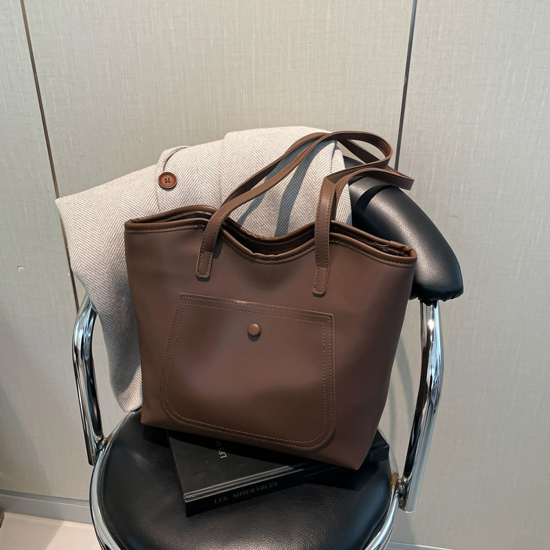 Bolsa de gran capacidad para mujeres 2025, nueva bolsa de hombro simple, sensación de relajación, bolsa de brazo, bolso de viaje, bolso de empalme de color