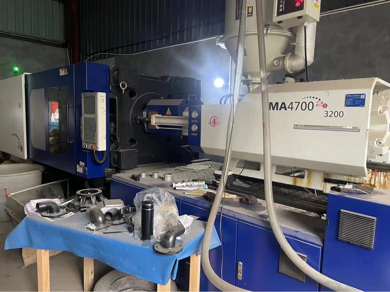 工厂现场处理2020年海天470，2S注塑机 卧式注塑机 机器只试产过9