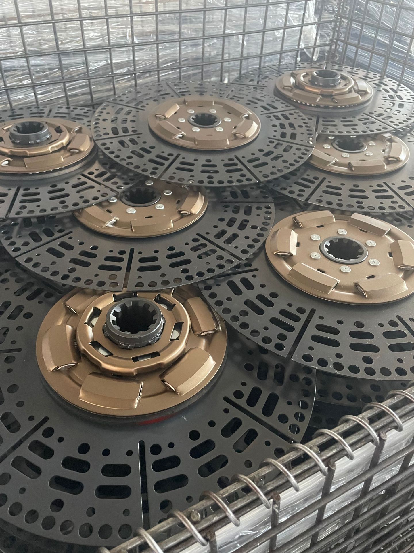 Asbestos-free 430 clutch plates, compatible with Cummins, Weichai, Yuchai, Tianlong, and Shaanqi DeLong engines, directly from the factory