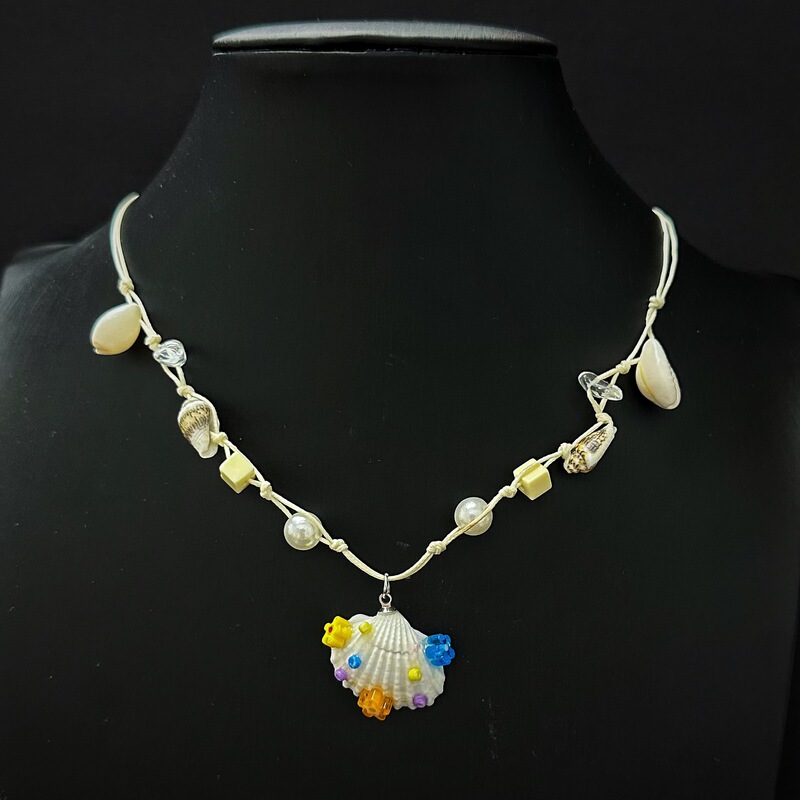 Beach Vacation Style Beaded Shell and Starfish Necklace for Women, Fresh and Fashionable Clavicle Chain with Small Flower Dopamine Pendant