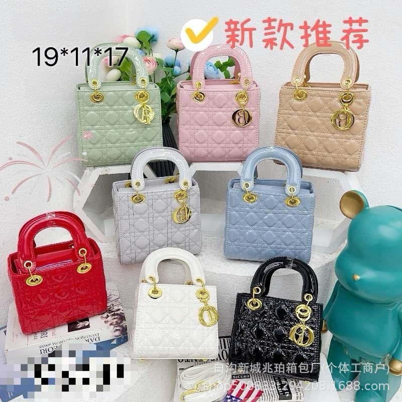 New high-quality vintage Lady Dior bag for women, 2026 new diamond-patterned fashion shoulder and crossbody bag, versatile