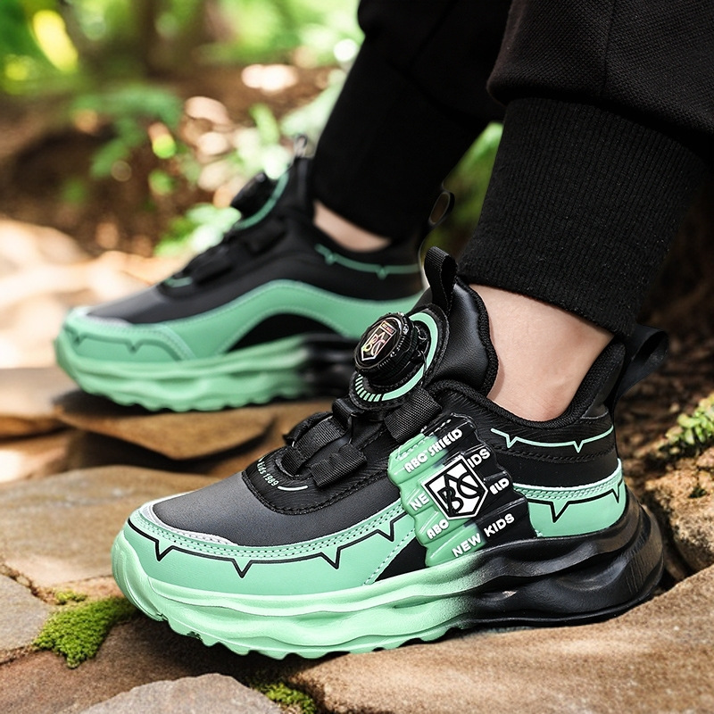 2025 nuevos zapatos de correr para niños botones giratorios zapatos de malla transpirables zapatos deportivos de moda para niños fábrica de cabello recto