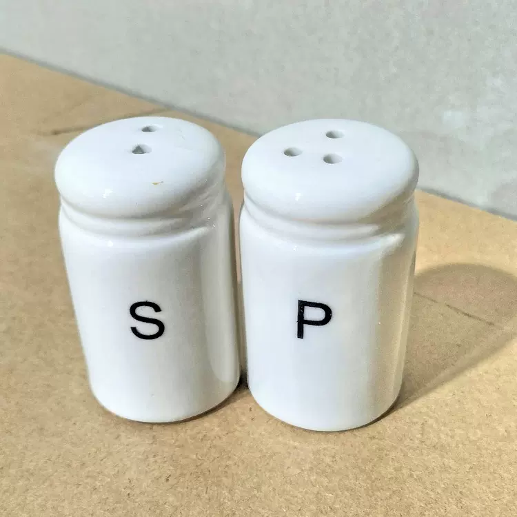 库存陶瓷胡椒瓶烧烤调料罐粉状胡椒粉瓶子带孔商用餐厅摆台椒盐瓶