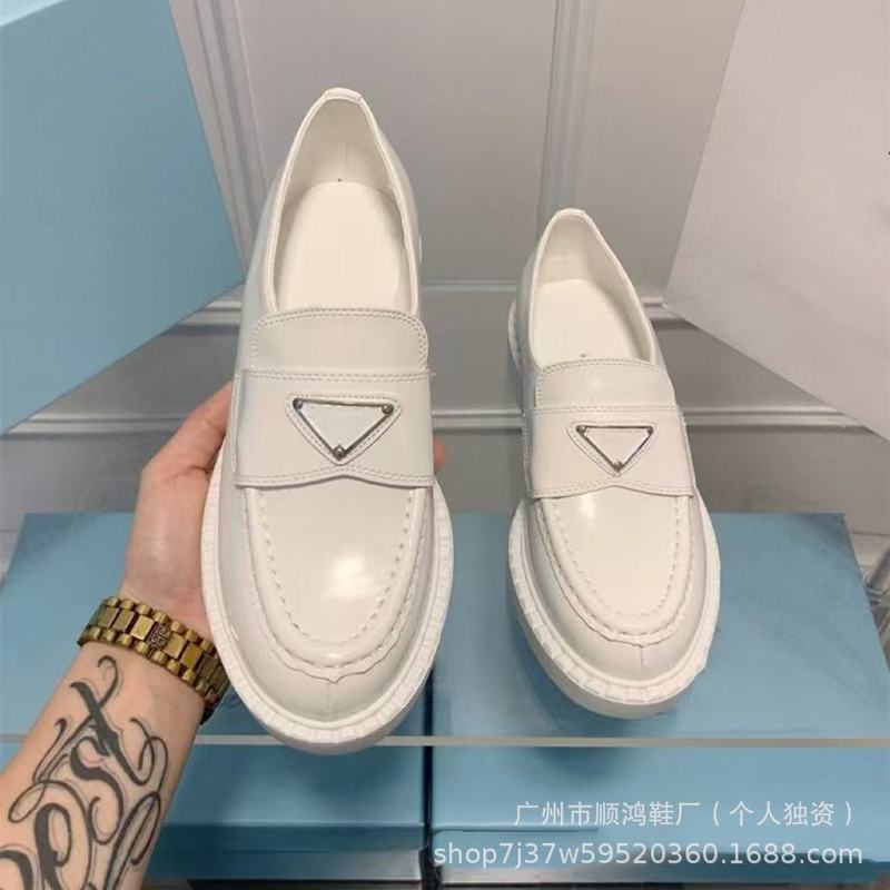 一件代发2025新款三角标小皮鞋英伦风复古粗跟一脚蹬女百搭乐福鞋|undefined