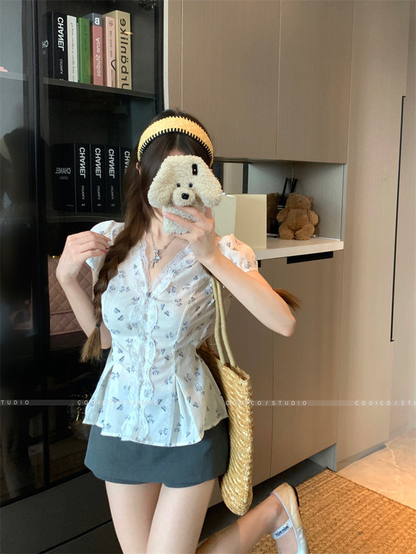 法式蕾丝花边V领短袖碎花衬衫2025夏季新款修身显瘦纯欲上衣女潮|undefined