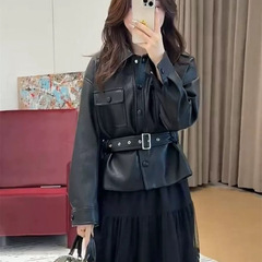 レトロなpu皮の襟の甘いクールな風は腰の短い皮の服のコートの女性の2025春の新型のファッションのジャケットの機関車の上着を収めます。