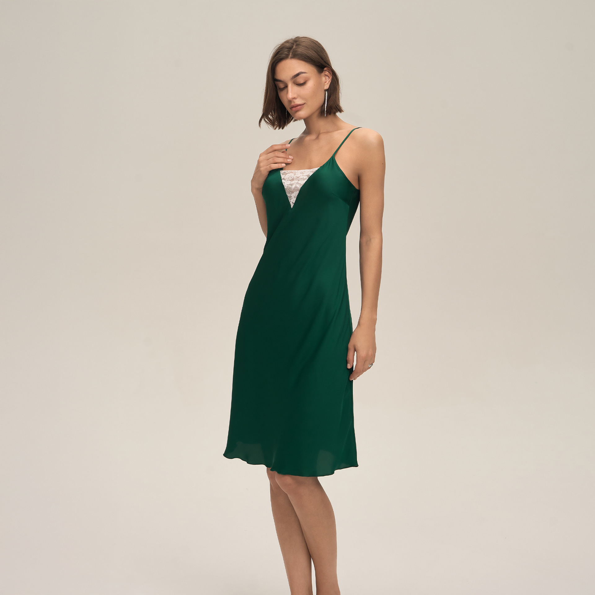 Nuevo pijama de mujer de verano satén chiffon ropa casera de encaje pectoral sexy cinturón vestido corto DQ3916