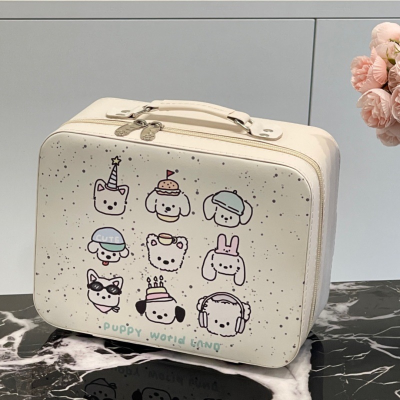 Varios cachorros con maquilladores de espejo