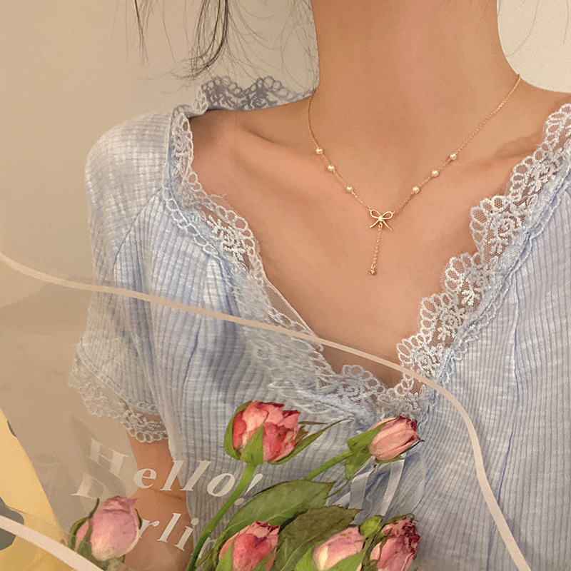 Cute small design pendant with bow pearl with tassels