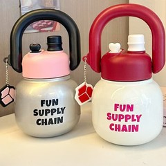 ネットの赤い新型の保温カップ316ステンレスのコップの高い顔の値の大容量は壺の子供のストローの大きい腹のコップを持ちます。