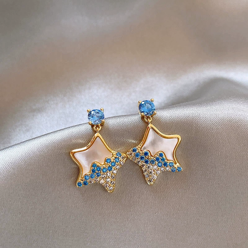 Серебряная игла, бренд маленький дизайн серьги, цветочные, яркий запоминающийся стиль, тренд сезона, опт
