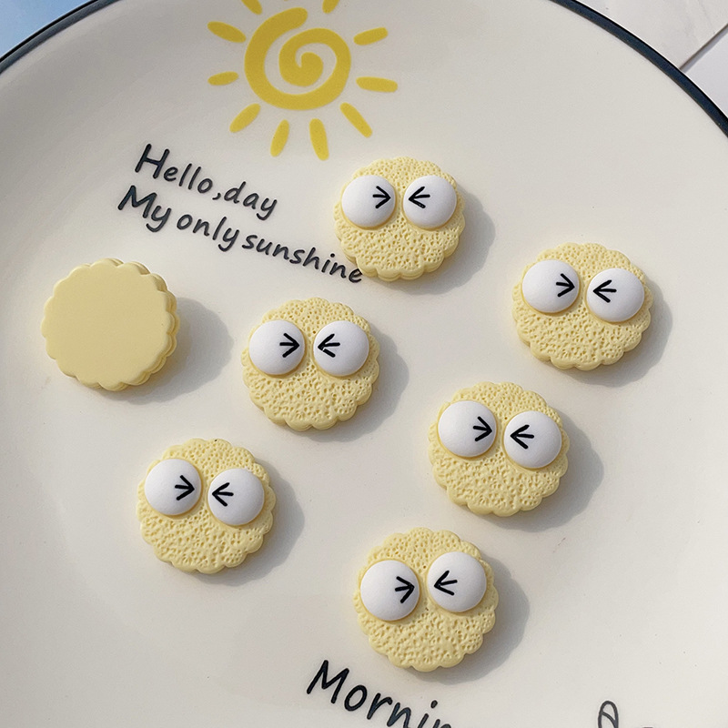 Nueva historieta beige expresión galleta DIY accesorios de resina accesorios para el cabello teléfono móvil Shell parche crema pegamento papelería caja parche