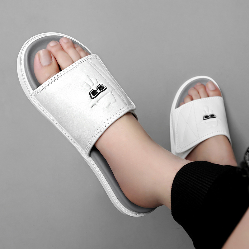 Men's flip-flops, summer indoor and outdoor casual non-slip wear-resistant sandals, trendy Korean style beach shoes