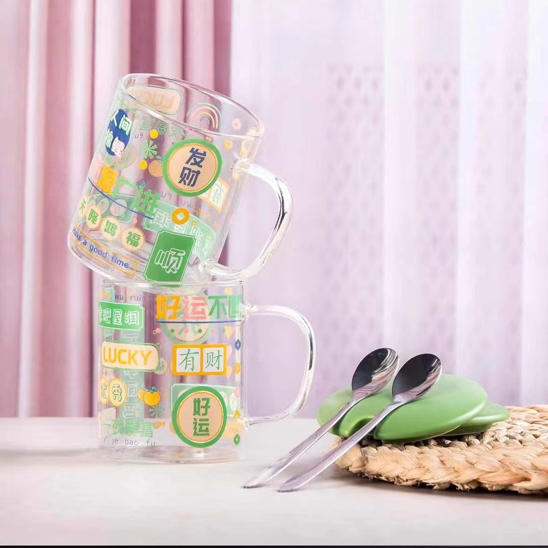 Creativo de Hong Kong Estilo Vintage taza de vidrio con tapa Cuchara de regalo taza de café Red roja de alta personalidad regalo de la mano taza de agua