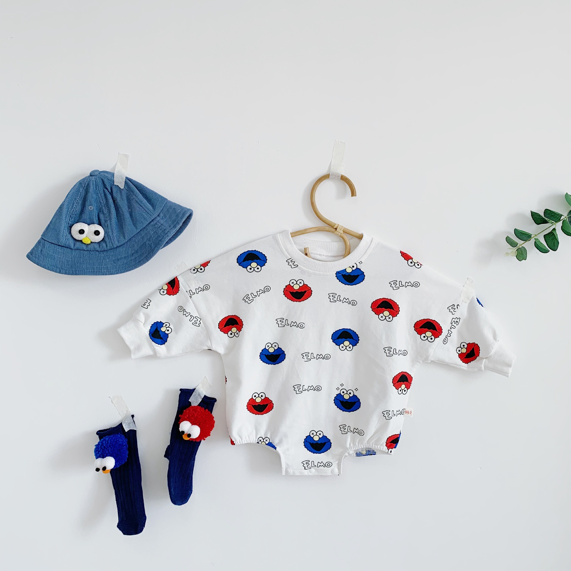 Ropa de bebé de entrega de una pieza Clase A de algodón de manga larga triángulo vaina completa impresa Sesame Street Cartoon Baby romper