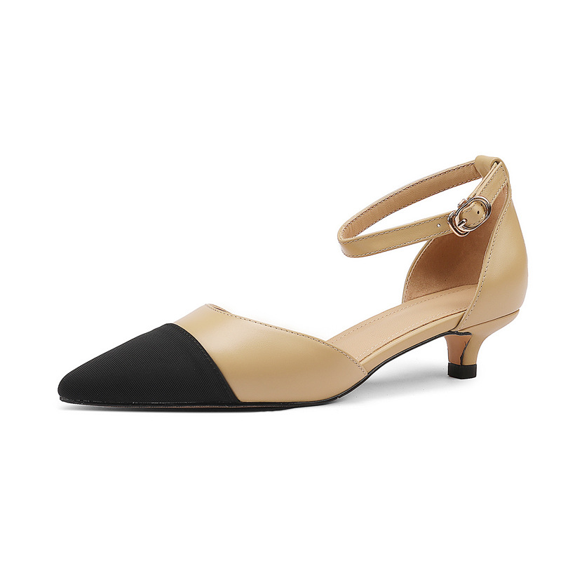 Sandal nữ quai ngang mũi kín gót thấp 2,5 cm phong cách Hàn Quốc phối màu — Màu trắng nhạt
