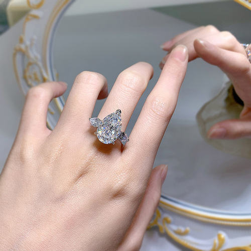 Mujing Jewelry European and American fashion luxury Internet celebrity same style S925 silver inlaid with high carbon diamond water drop 11*17 ring 5 carats