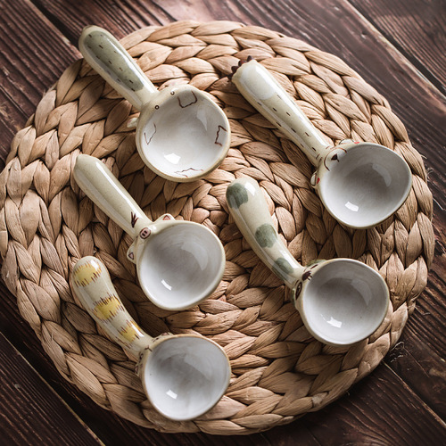 Creative Japanese handmade coarse pottery spoon with short handle, cute animal spoon, ice cream spoon, hippopotamus and bear dipping sauce spoon