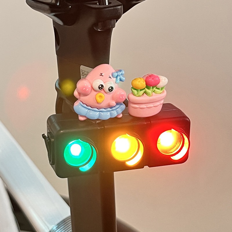 Suitable for bicycle riding tail lights, rechargeable, cute crayon elephant design, road and mountain bike warning light, flashing single light