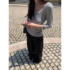 誉一新款2025秋季U领条纹中袖t恤女法式简约内搭修身上衣c250698