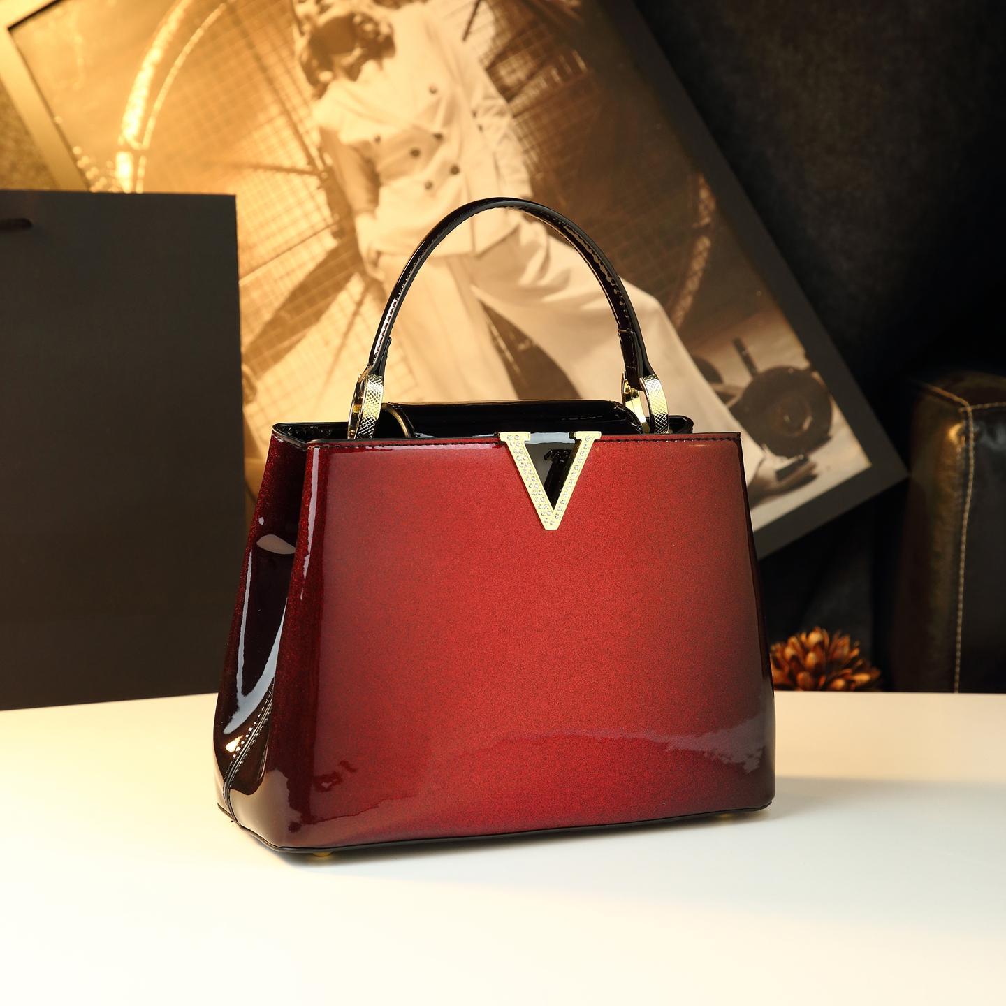 Bolso de gran capacidad para madres 2025, nuevo temperamento lujoso, bolso de mano de mujer de hombro de moda, bolso de cuero de mediana edad.