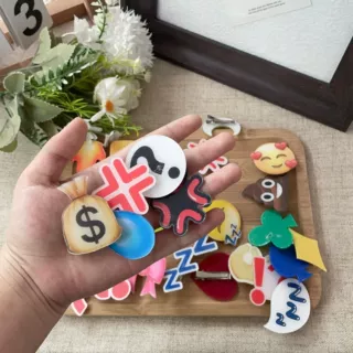 emoji表情包水滴发夹屁屁夹亚克力夹子发卡搞怪汗滴pp夹摆摊批发