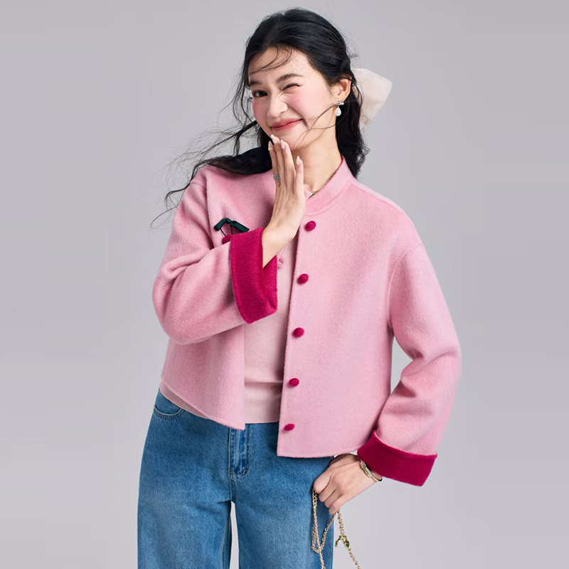 New Chinese style double-faced wool coat for women, autumn 2026, stand collar, colorful beads, double-faced wool, short wool coat with Chinese knot buttons.